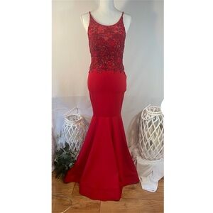 Elegant Red Gown with sparkle detailing size 0 prom dress